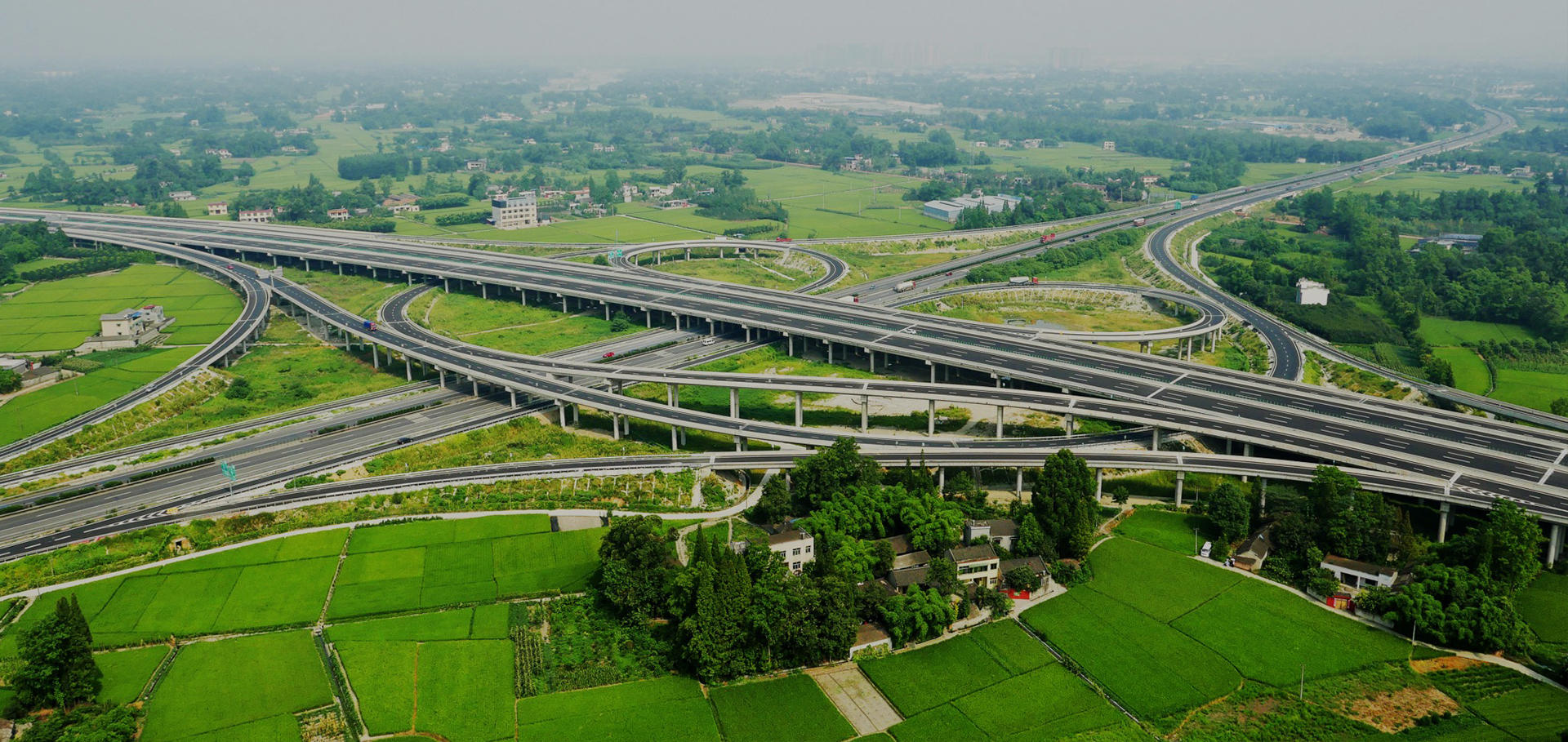 以百年基业为梦，以群策之力铸帆，建一项工程，竖一座丰碑